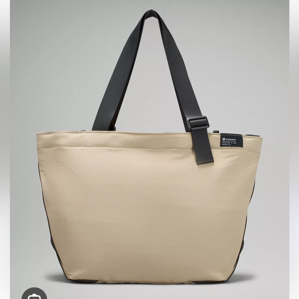 Lululemon Clean Lines tote bag 22L